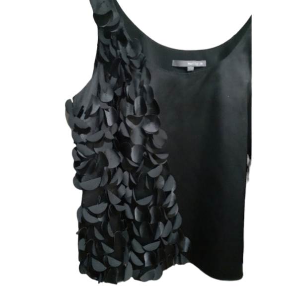 Matty M Women's Cropped Satin Tank Blouse Flower Applique Black Size Medium - Picture 2 of 4